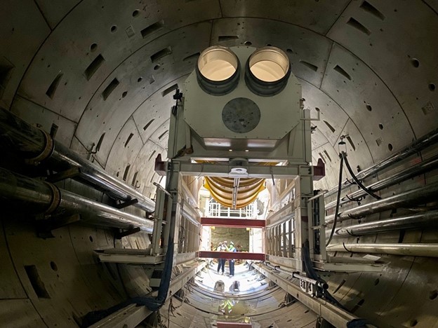 VIEW INSIDE THE TUNNEL AND PART OF THE TRAILING GEAR